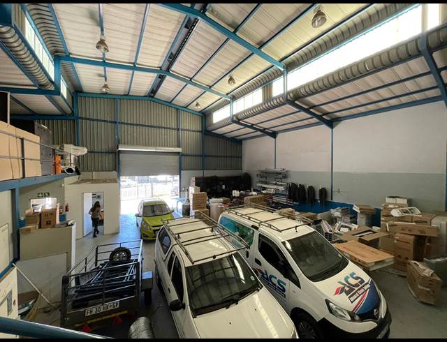 350M² WAREHOUSE TO LET IN LASER PARK