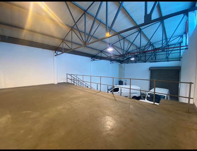 318M² WAREHOUSE TO LET IN AIRPORT INDUSTRIA