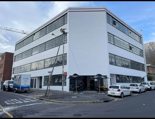 1,600M² OFFICE TO LET IN GARDENS