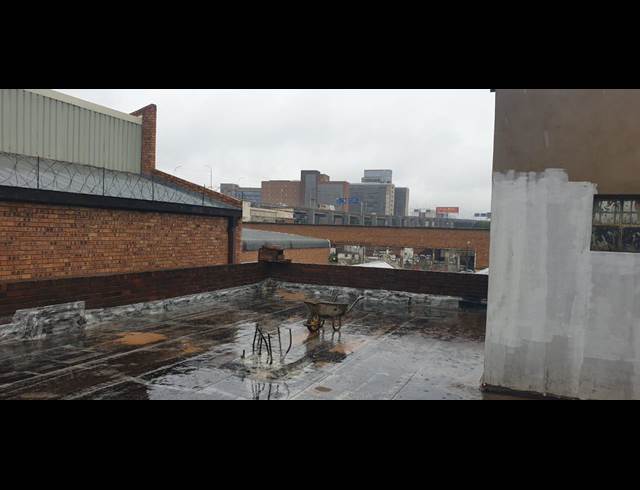 1,500M² WAREHOUSE TO LET IN NEWTOWN