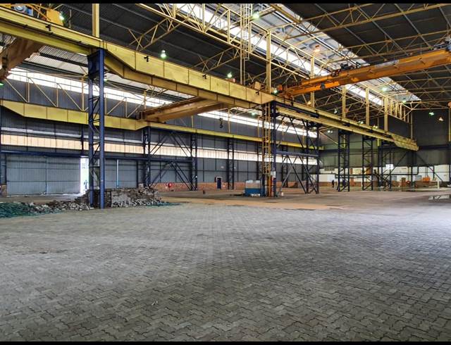 7,145M² WAREHOUSE TO LET IN MAXMEAD