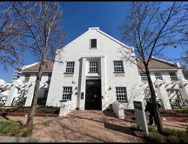 376M² OFFICE TO LET IN PARKTOWN NORTH