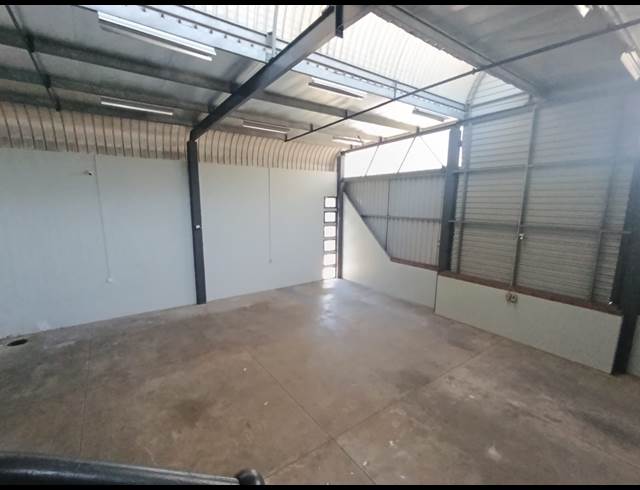 261M² WAREHOUSE TO LET IN NEW GERMANY