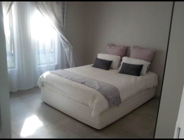 2 bed property to rent in RAVENSWOOD