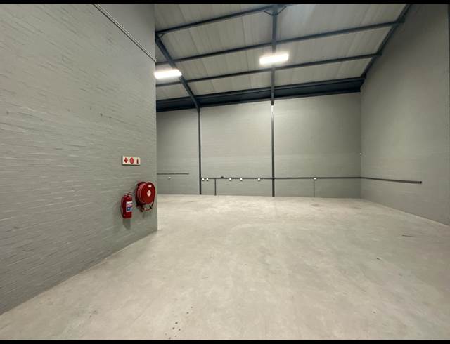 547M² WAREHOUSE TO LET IN STIKLAND INDUSTRIAL