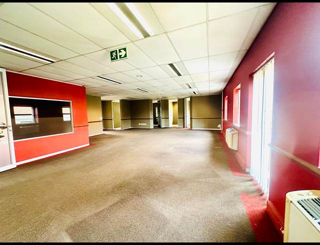 406.63M² OFFICE TO LET IN WOODMEAD