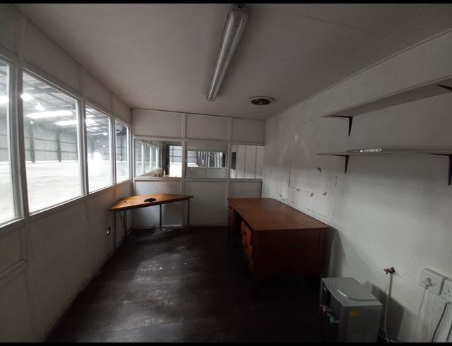 1,350M² WAREHOUSE TO LET IN WOODBROOK