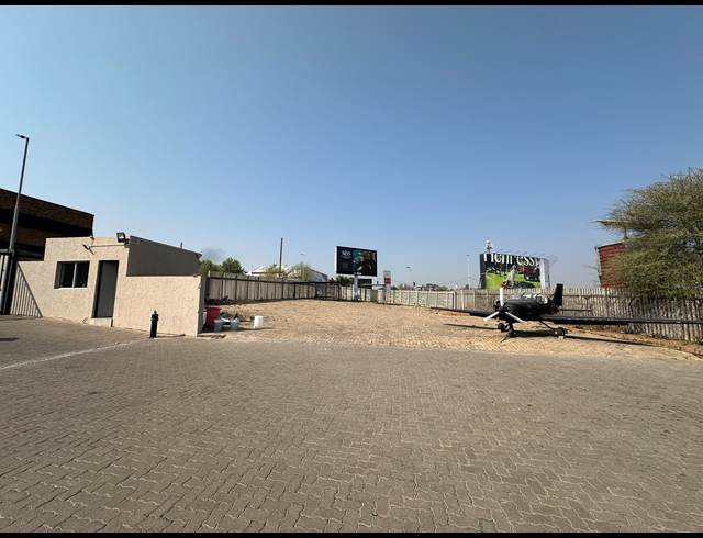 450M² SHOWROOM TO LET IN WYNBERG