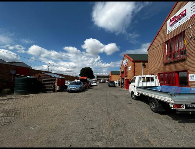 291M² WAREHOUSE TO LET IN KEW