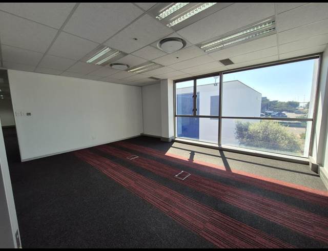 1,253M² OFFICE TO LET IN POMONA