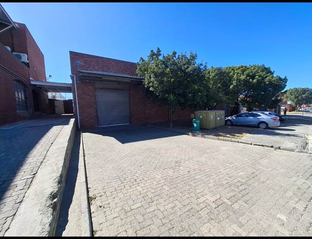 423M² WAREHOUSE TO LET IN STIKLAND INDUSTRIAL