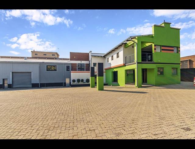 2,360M² WAREHOUSE TO LET IN WYNBERG