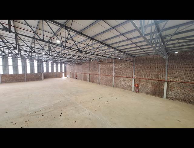 1,300M² WAREHOUSE TO LET IN LANSERIA