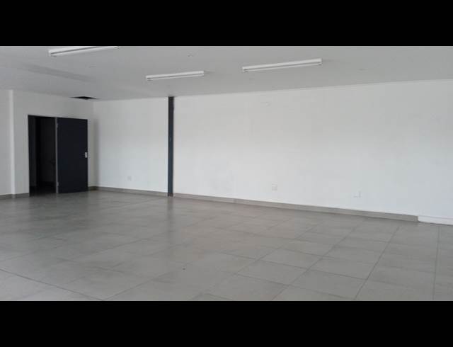 347M² SHOWROOM TO LET IN OLIVEDALE
