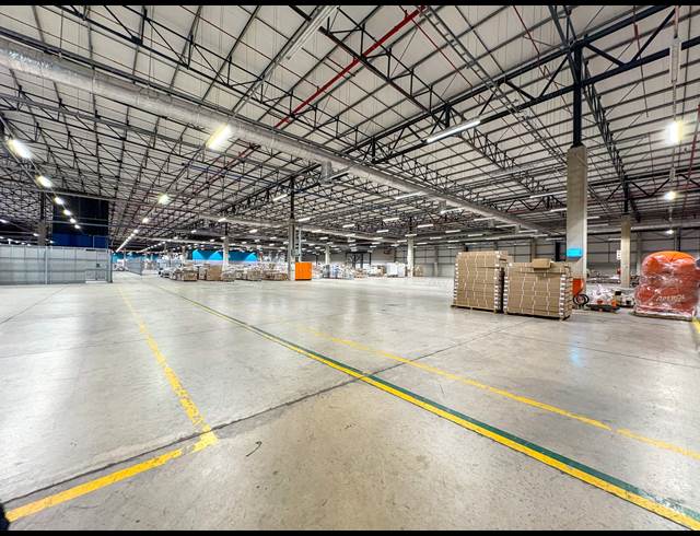 7,390M² WAREHOUSE TO LET IN CORNUBIA