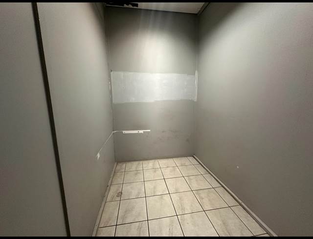 147M² RETAIL TO LET IN MODEL PARK