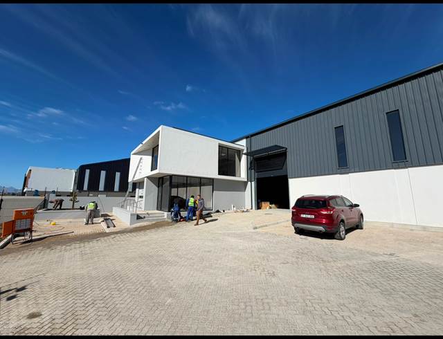 421M² WAREHOUSE TO LET IN FISANTEKRAAL INDUSTRIAL