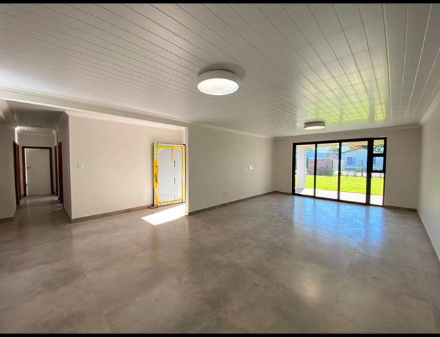 4 BEDROOM HOUSE TO LET IN GEORGE SOUTH