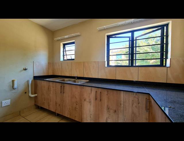 3 BEDROOM APARTMENT TO LET IN WEST ACRES