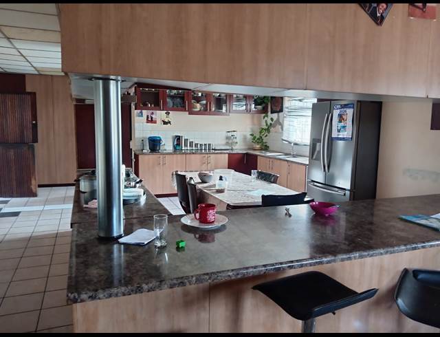 4 BEDROOM HOUSE TO LET IN MULLERSTUINE