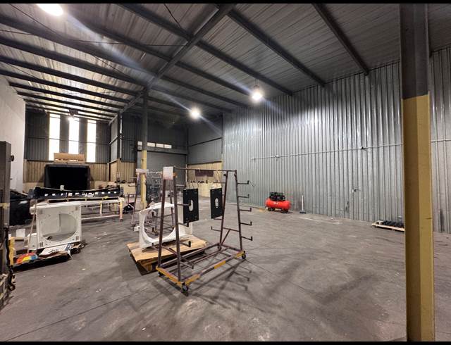 410M² WAREHOUSE TO LET IN MOUNT EDGECOMBE