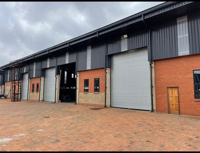 1,175M² WAREHOUSE TO LET IN CLAYVILLE