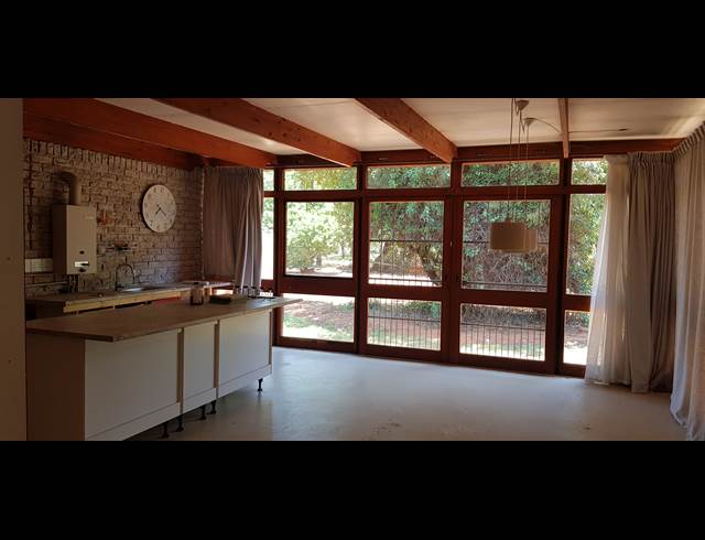 5 bed property to rent in WILLOW PARK MANOR