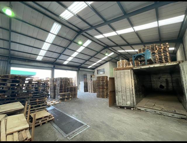 1,842M² WAREHOUSE TO LET IN PAROW EAST