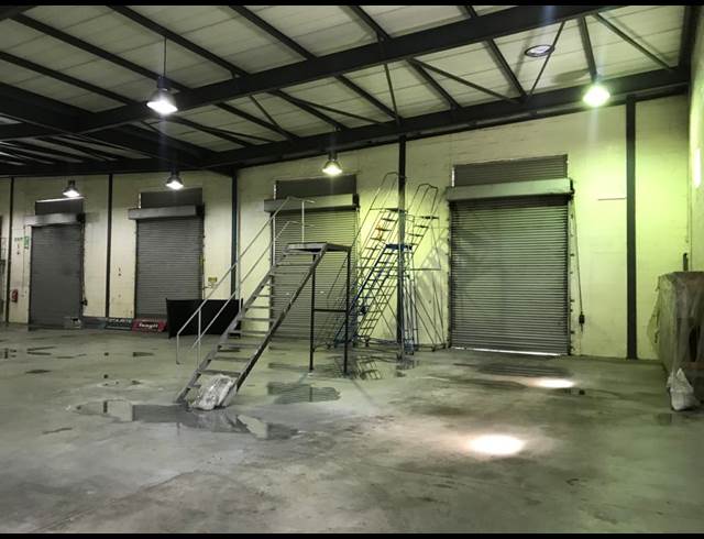 1,553M² WAREHOUSE TO LET IN STIKLAND INDUSTRIAL