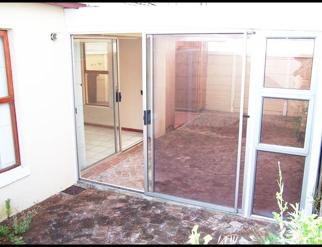 2 bed property to rent in KENILWORTH