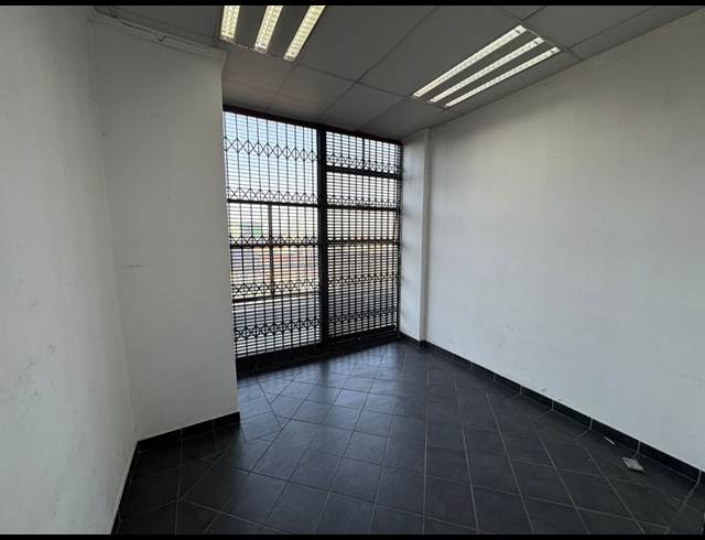 380M² WAREHOUSE TO LET IN WYNBERG