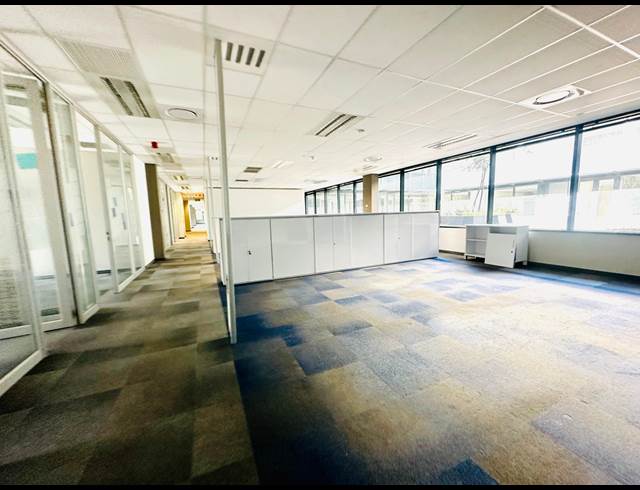 2,948M² OFFICE TO LET IN BRYANSTON