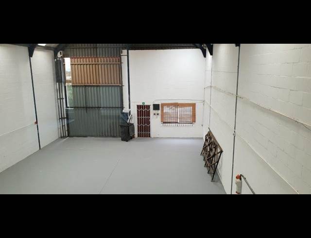 262M² WAREHOUSE TO LET IN KILLARNEY GARDENS