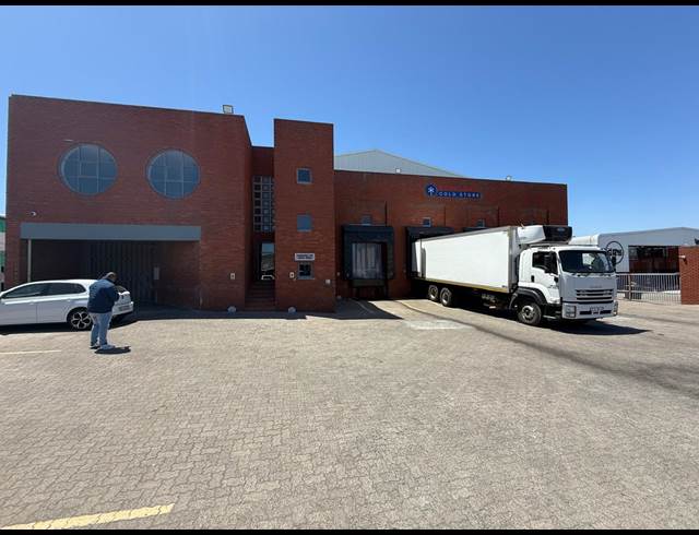 1,490M² WAREHOUSE TO LET IN STIKLAND INDUSTRIAL