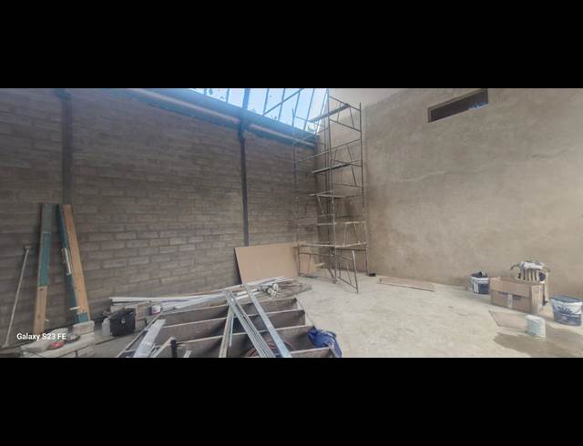 130M² WAREHOUSE TO LET IN NEW CENTRE