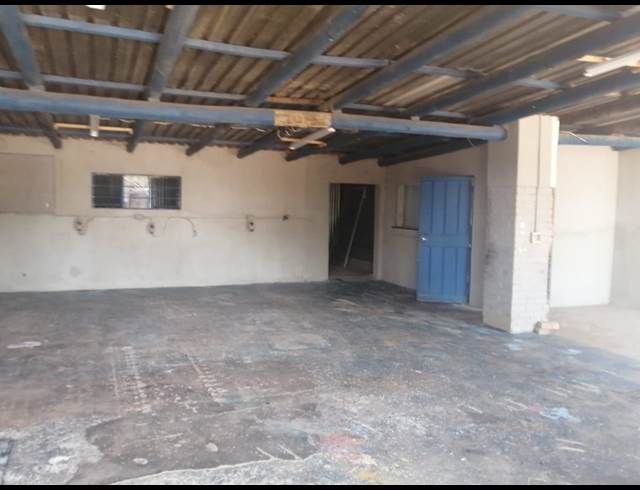 130M² WAREHOUSE TO LET IN BREDELL