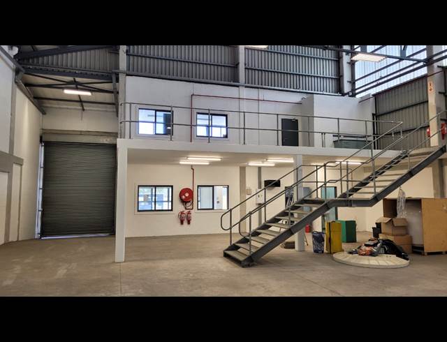 404M² WAREHOUSE TO LET IN AIRPORT INDUSTRIA