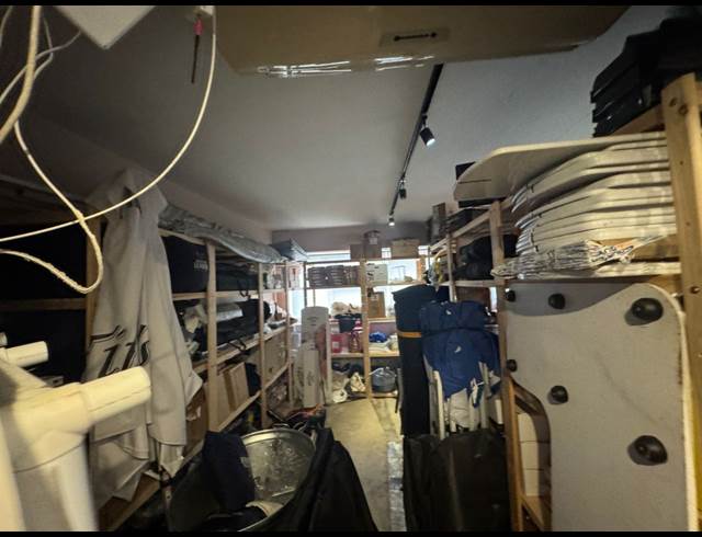 327M² SHOWROOM TO LET IN KRAMERVILLE