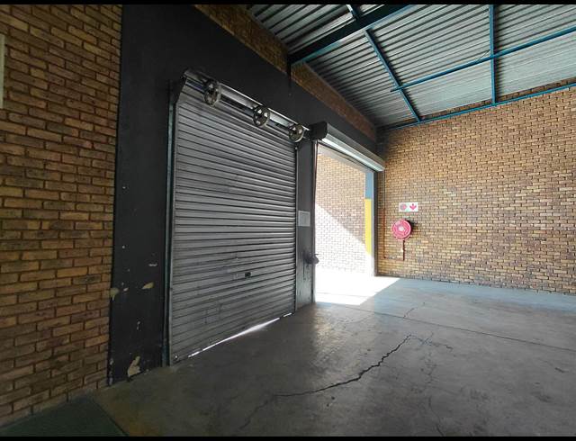 960M² WAREHOUSE TO LET IN POMONA