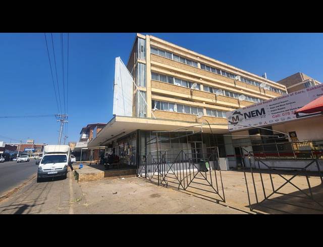 200M² OFFICE TO LET IN CAPITAL PARK