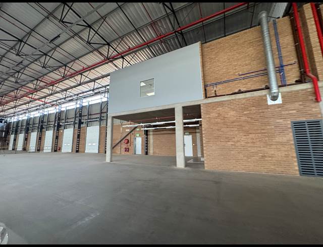 1,910M² WAREHOUSE TO LET IN AIRPORT PARK