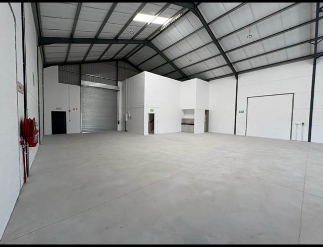 429M² WAREHOUSE TO LET IN FIRGROVE INDUSTRIAL ESTATE