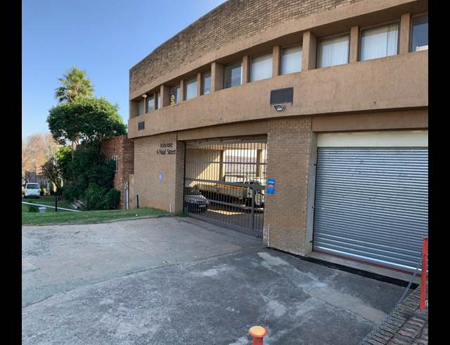 1,300M² WAREHOUSE TO LET IN STRIJDOMPARK