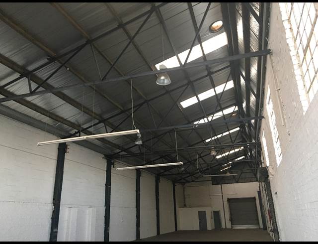 413M² WAREHOUSE RENTED IN WOODSTOCK