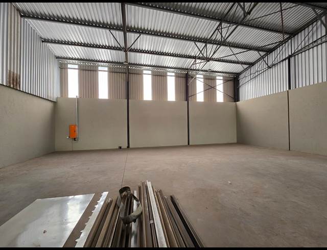 350M² WAREHOUSE TO LET IN CLEVELAND