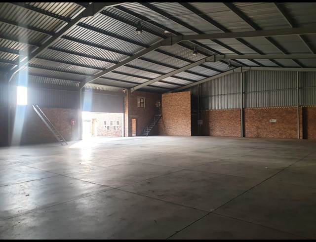 720M² WAREHOUSE TO LET IN BRENTWOOD PARK
