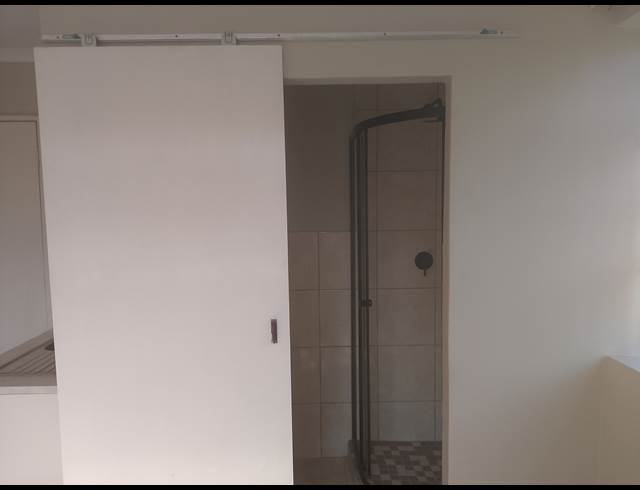 1 bed property to rent in FLORIDA