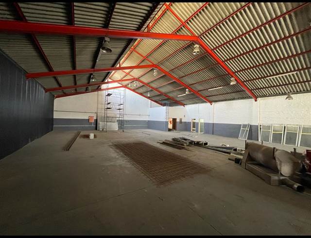 950M² WAREHOUSE RENTED IN STIKLAND INDUSTRIAL