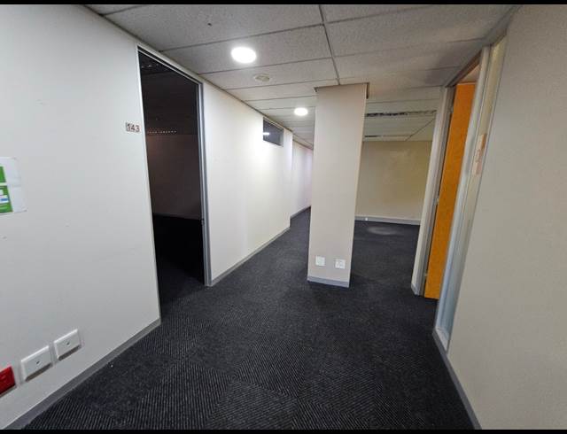 1,036M² OFFICE TO LET IN PINELANDS