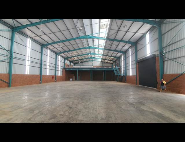 1,581M² WAREHOUSE TO LET IN ORMONDE